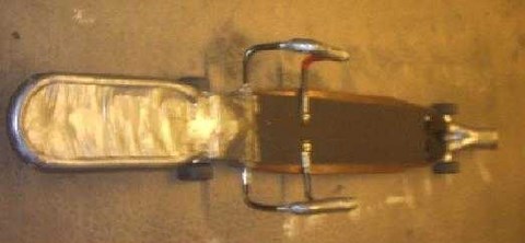 J'ai rajouté sur la partie avant de la mousse tout autour pour éviter de faire mal lors d'un éventuel choc avec une autre personne.